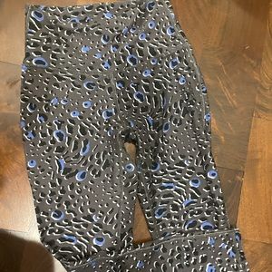 Betsy Johnston Grey/Blue Leggings. XS